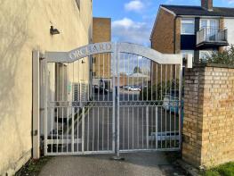 Flat 4, Orchard Court, Mimms Hall Road, Potters Bar EN6 3DW