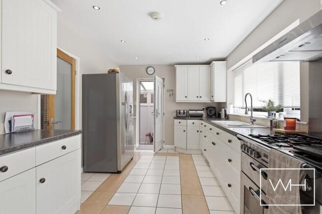 4 bed House for sale Image 4