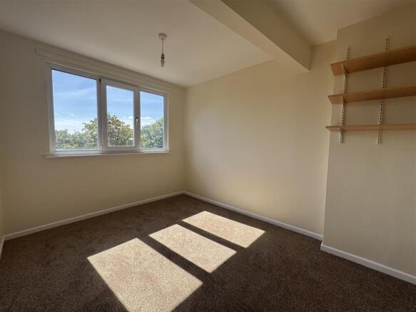 3 bed Terraced to rent Image 4