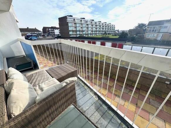 34 Pacific Court 1.jpg