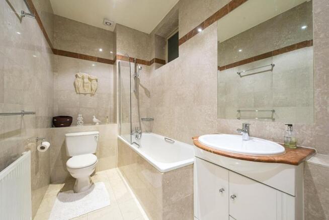 Mayfair: Bathroom