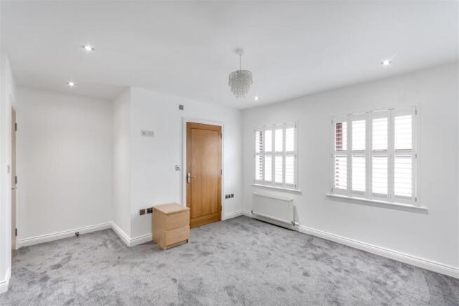 2 bed Flat for sale Image 10