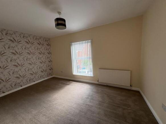 3 bed House to rent Image 6