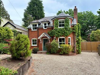 Aveley Lane, Farnham, GU9