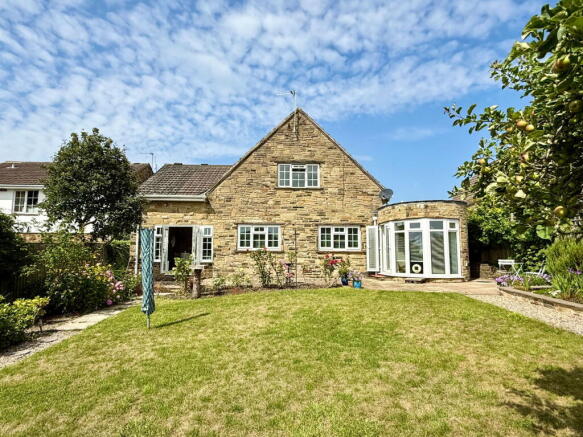 4 bed Detached for sale Image 5