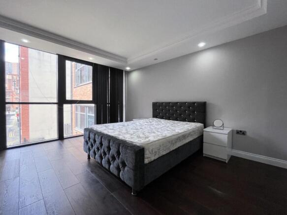 2 bed Flat to rent Image 11