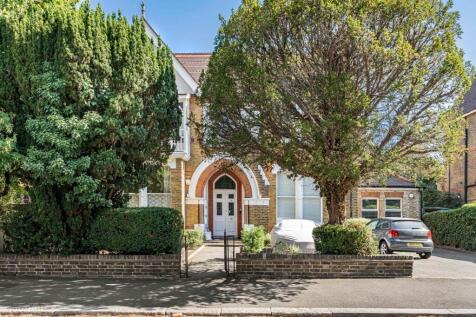 North Common Road, London, W5