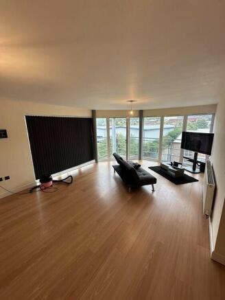 2 bed Flat for sale Image 4