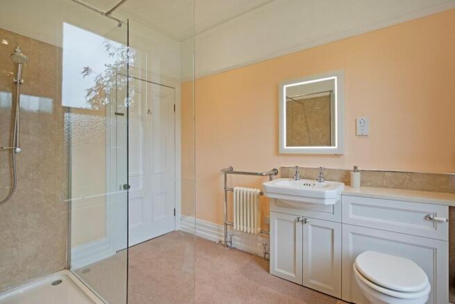 5 bed Detached for sale Image 8