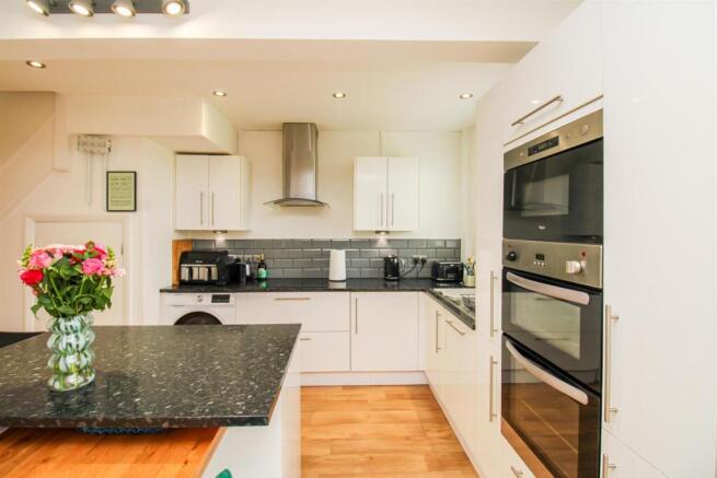 3 bed Semi-Detached for sale Image 4