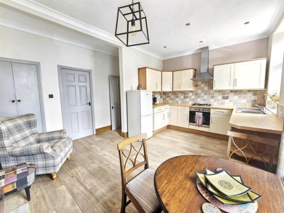 4 bed End of Terrace for sale Image 2