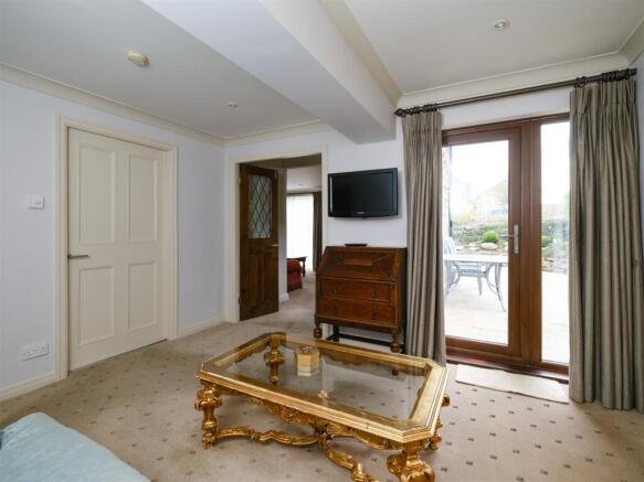 4 bed Detached for sale Image 7