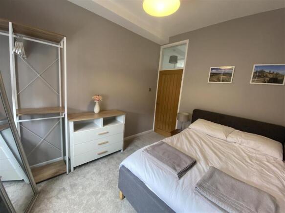 2 bed Apartment to rent Image 7
