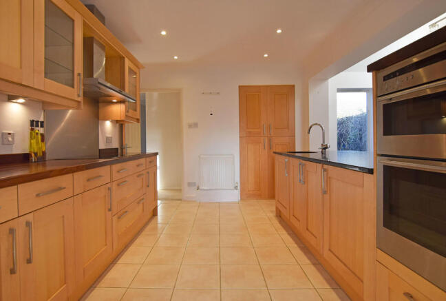 Kitchen/Breakfast...