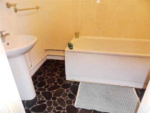 2 bed Apartment for sale Image 11