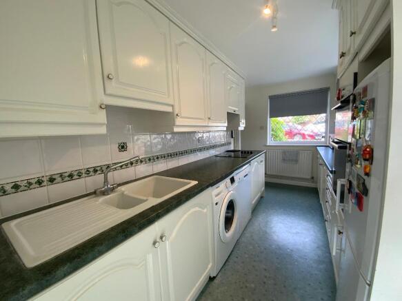 KITCHEN 14'2 x 13'7