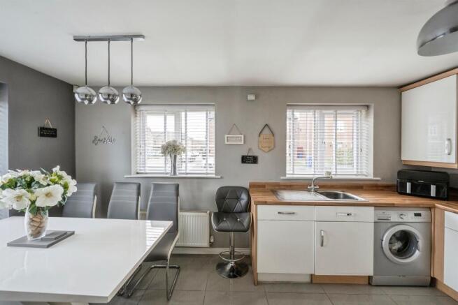 3 bed Semi-Detached for sale Image 9