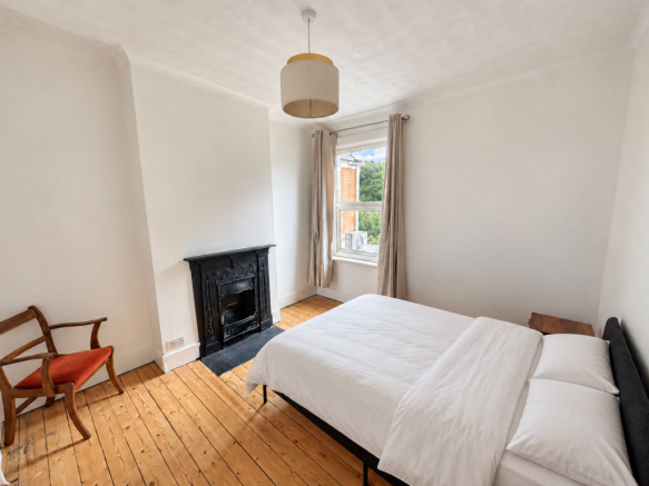 14 Frinton Rd E6 3HA
