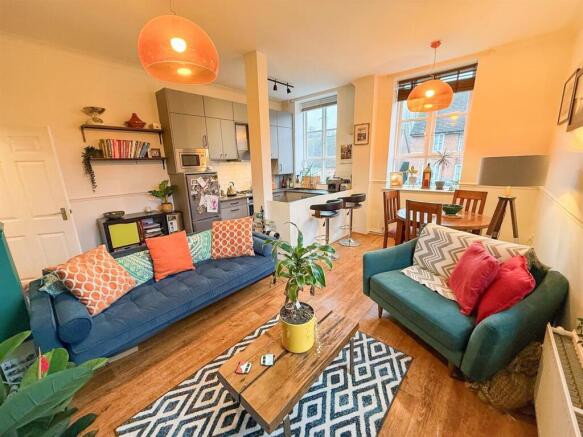 2-bed flat on Stone Mill Court, Meanwood, Leeds, West Yorkshire., £220,000