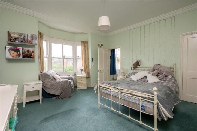 5 bed Detached for sale Image 11