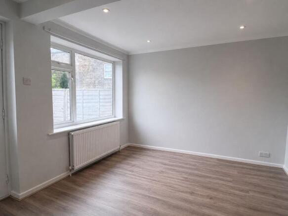 3 bed House to rent Image 4