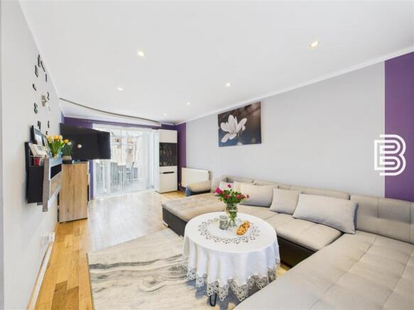 Living Room (2).jpg