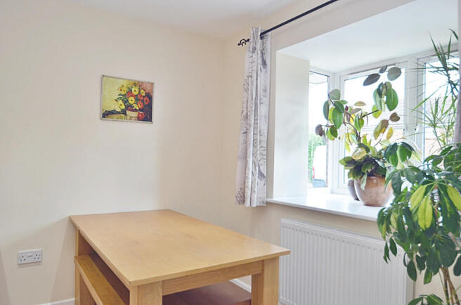 Space for dining tab