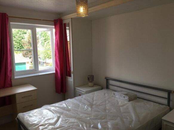 westbury-gardens-gu9-9rn-921335