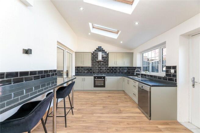 4 bed Semi-Detached for sale Image 11