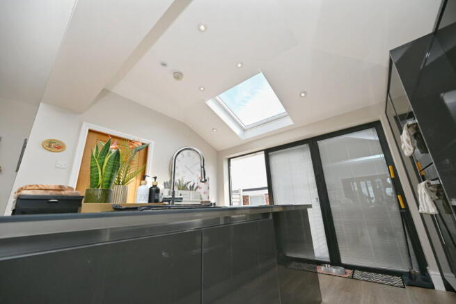 3 bed Semi-Detached for sale Image 5