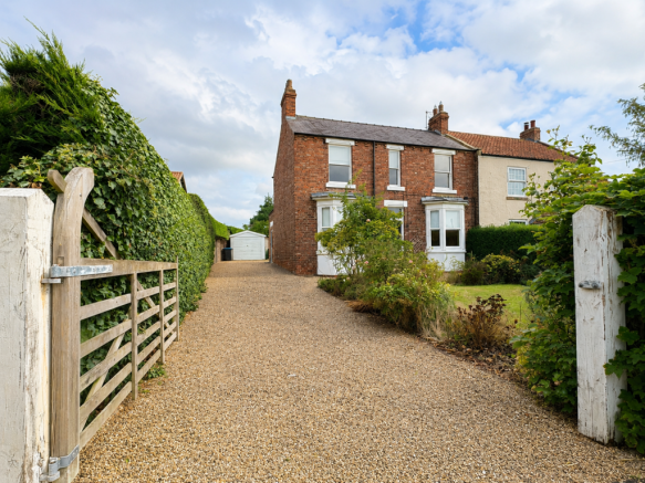 3 bed Semi-Detached for sale Image 8