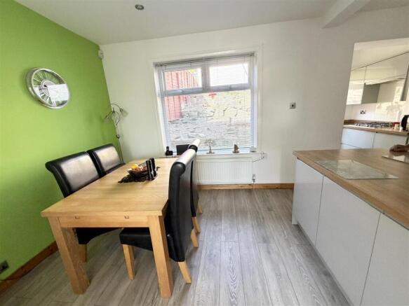 3 bed Semi-Detached for sale Image 5