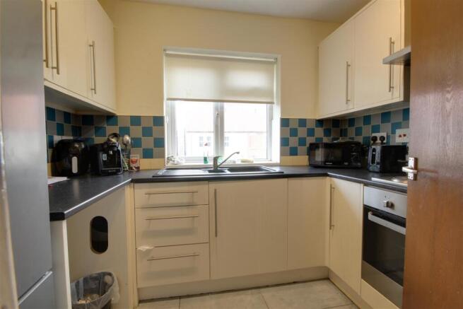 2 bed Flat for sale Image 5