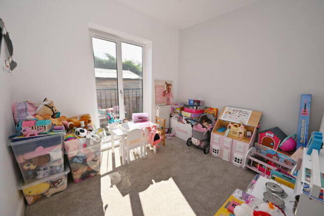5 bed Link Detached House for sale Image 12