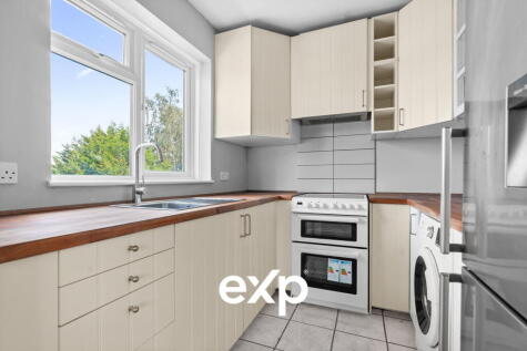 Cowper Close, Chertsey, KT16 9EA