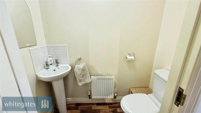 4 bed Semi-Detached for sale Image 8