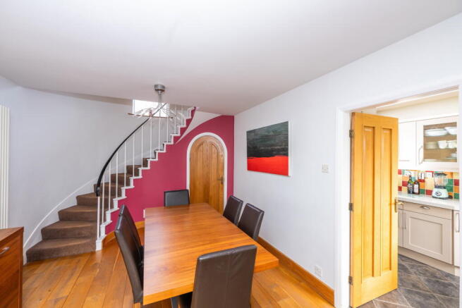 5 bed Detached for sale Image 8