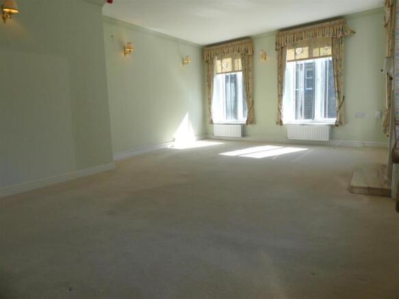 2 bed Apartment to rent Image 4