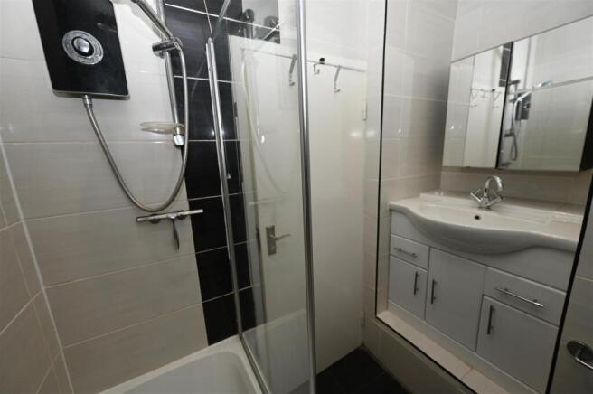 2 bed Terraced to rent Image 8