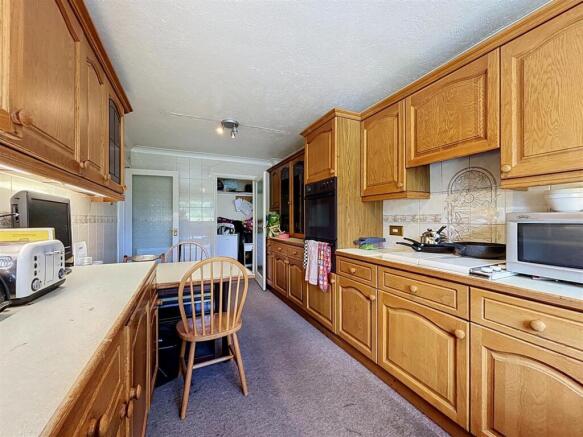 4 bed Detached for sale Image 5
