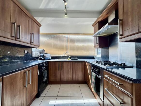 3 bed Semi-Detached for sale Image 7