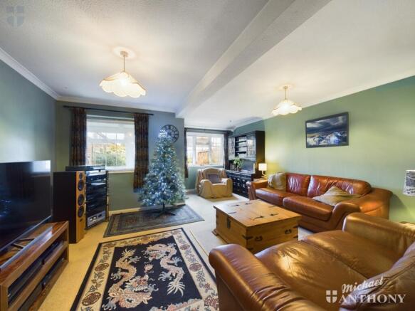 CAM03218G0-PR0454-STILL001