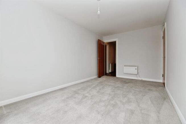 Bedroom..JPG