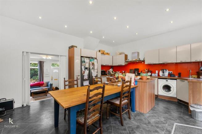 4 bed Terraced for sale Image 4