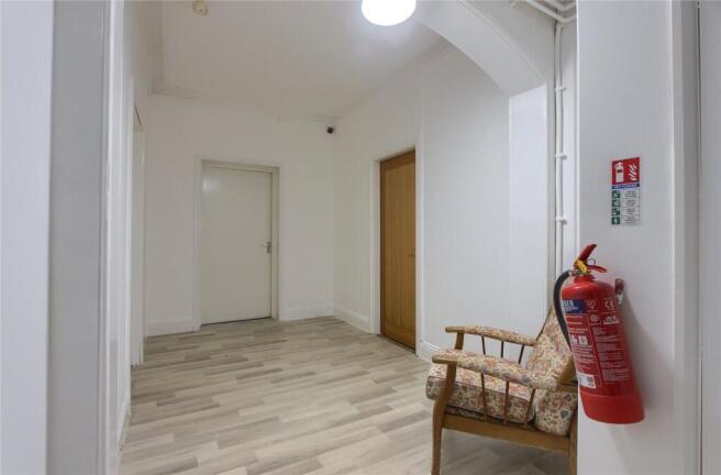 3 bed Flat for sale Image 11