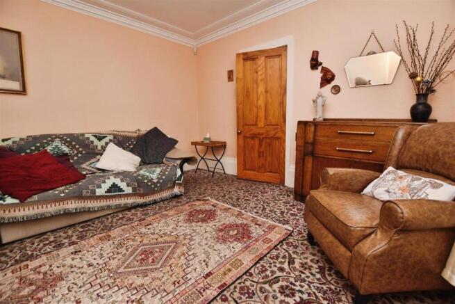 5 bed Semi-Detached for sale Image 7