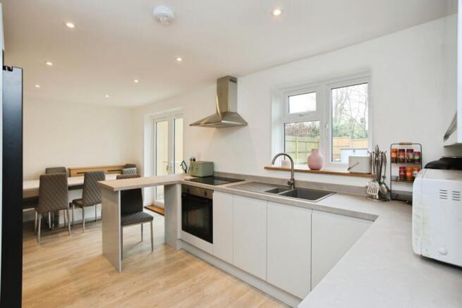 Kitchen/ Dining Room