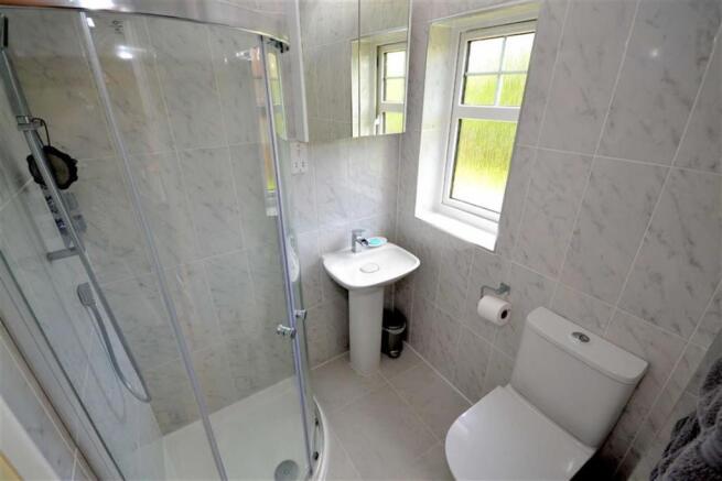 EN-SUITE SHOWER ROOM