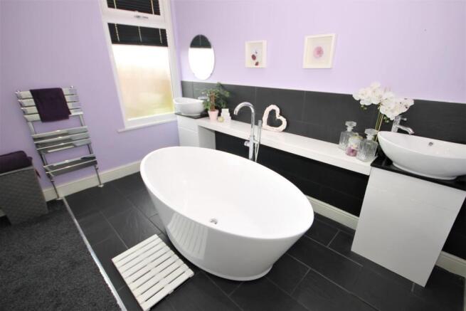 EN SUITE AREA