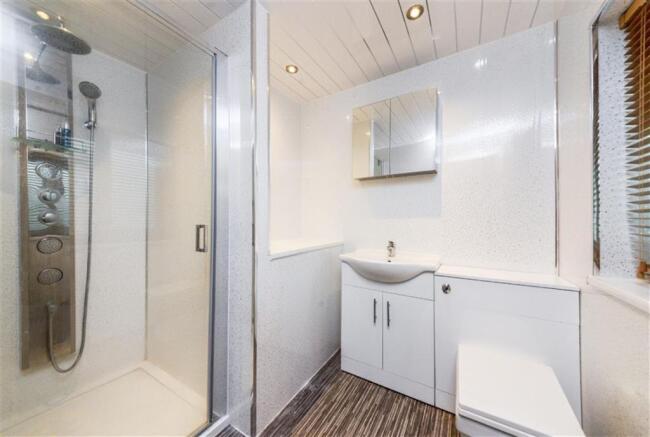 EN SUITE SHOWER ROOM